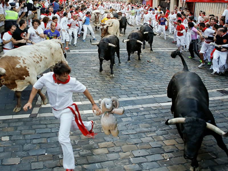 En poco tiempo, y conmovidos por la convocatoria, los expertos en Photoshop comenzaron a compartir imágenes del elefante en varias partes del mundo. Foto: Imgur.com/elelegante101