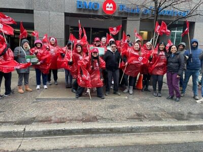 Wearing red rain ponchos in solidarity outside GSC, as Unifor members stand together on the picket line. (CNW Group/Unifor)