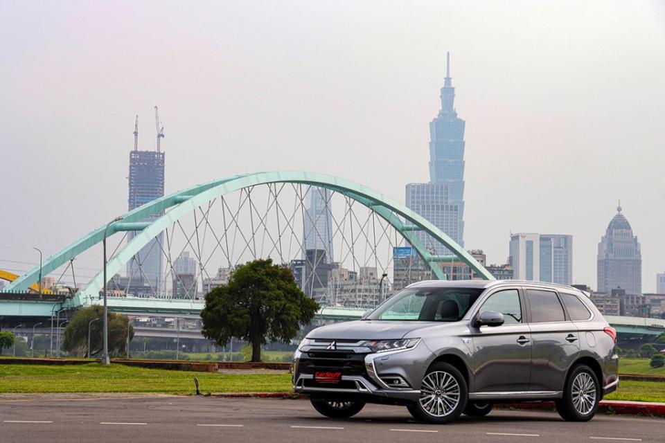 2021-mitsubishi-outlander-phev-2-4