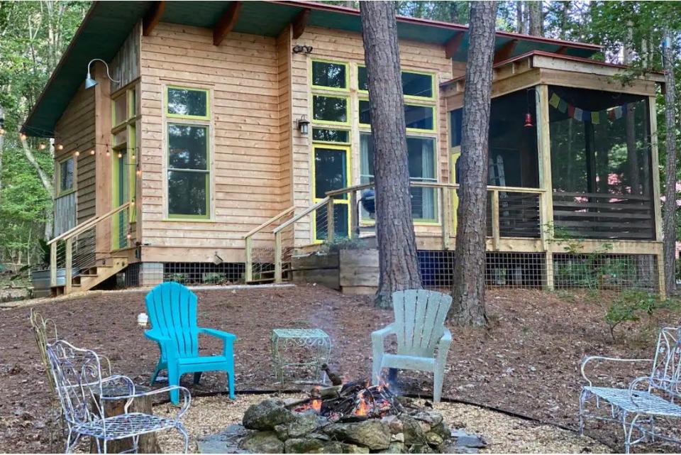 Take a break in this cottage. Listing: Dogwood Cottage - A Relaxing Retreat in the Woods