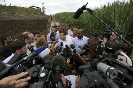 Emmanuel Macron, head of the political movement En Marche ! (Onwards !) and 2017 presidential candidate of the French centre-right speak with journalists as he visits a sugar cane plantation in Saint Leu as he campaigns on the French Indian Ocean island of the Reunion, March 25, 2017. REUTERS/Laurent Capmas