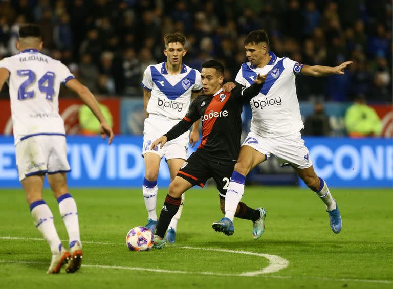 Barco, en soledad, no puede progresar; River dejó dos puntos en Liniers