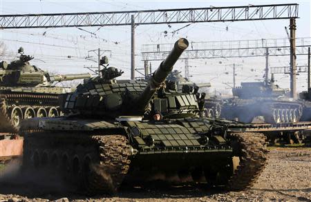 A T-72B Russian tank manouvers shortly after Russian tanks arrived at a train station in the Crimean settlement of Gvardeiskoye near the Crimean city of Simferopol March 31, 2014. REUTERS/Yannis Behrakis