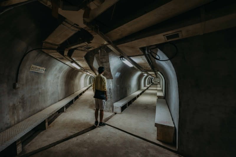 部署壽山—西子灣隧道與全民防衛展，透過插畫設計與聲景設計導入最身歷其境的防空演習。（圖/高市文化局提供）