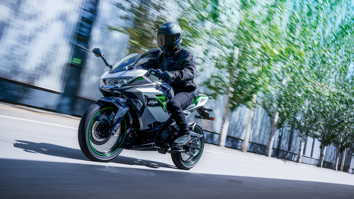  Kawasaki Ninja Z e-1. 