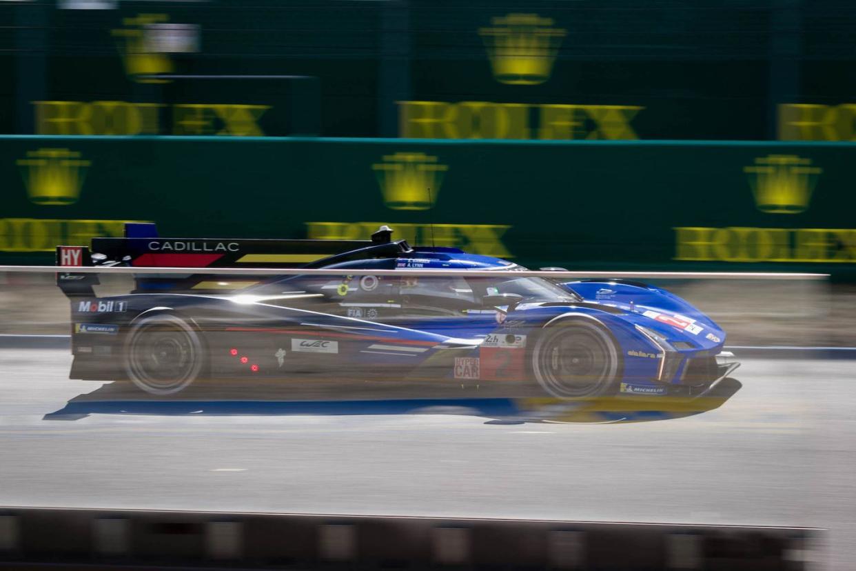 24 hours of le mans cadillac race car