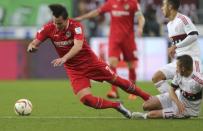 Football Soccer - Hanover 96 v Bayern Munich - German Bundesliga - HDI Arena, Hanover, Germany- 19/12/15 Hanover 96's Edgar Prib and Bayern Munich's Rafinha in action. REUTERS/Fabian Bimmer