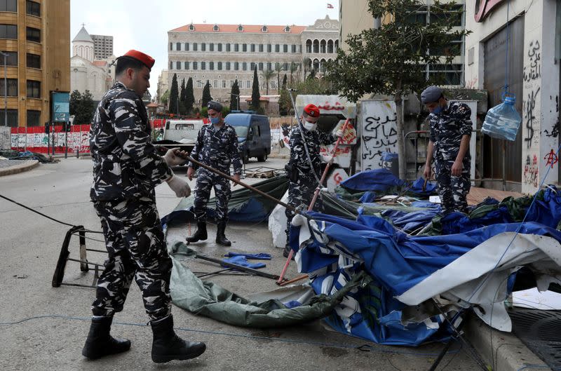 Lebanese security forces pull down tents in Beirut