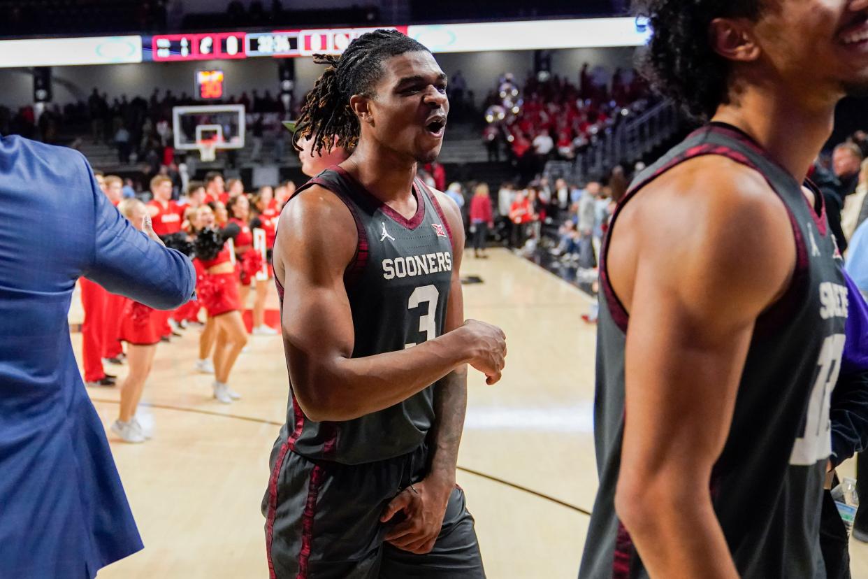 OU guard Otega Oweh celebrates a 69-65 victory over Cincinnati at Fifth Third Arena in Cincinnati on Saturday.