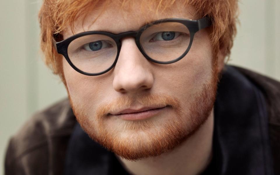 "Plus", "Multiply", "Divide" und nun "Equals": Ed Sheeran benannte bisher all seine regulären Alben nach Begriffen aus der Mathematik. Was aber nur wenige wissen: Sheeran ordnet angeblich auch jedem seiner Songs eine bestimmte Farbe zu. "You Need Me I Don't Need You" etwa soll auberginefarben sein. (Bild: Mark Surridge)