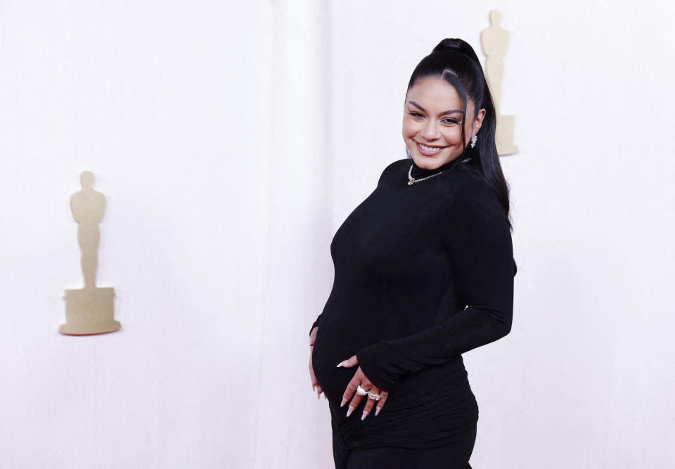 Vanessa Hudgens enceinte sur le tapis rouge des Oscars