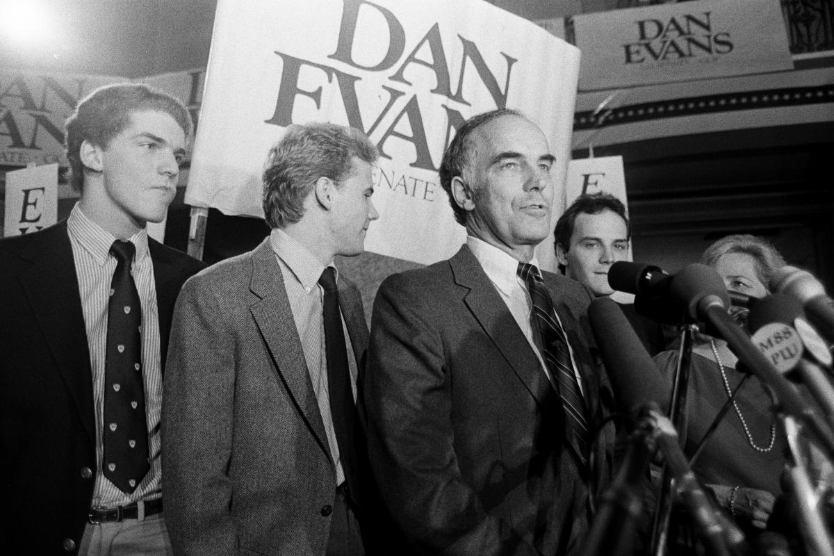 Dan Evans, former Republican governor of Washington and U.S. senator, dies at 98