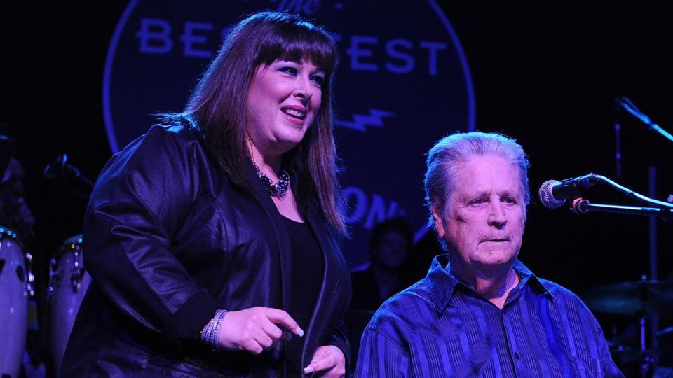 Brian Wilson performing with Carnie Wilson