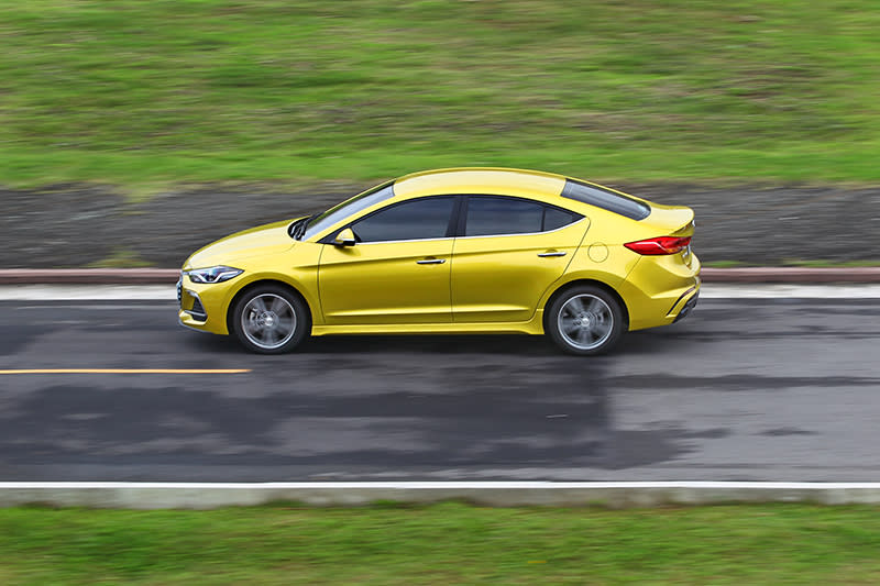 在前麥花臣、後多連桿、平整化底盤及高強度抗車體的優勢下，ELANTRA Sport展現夠格與歐系鋼砲一較高下的堅強實力。