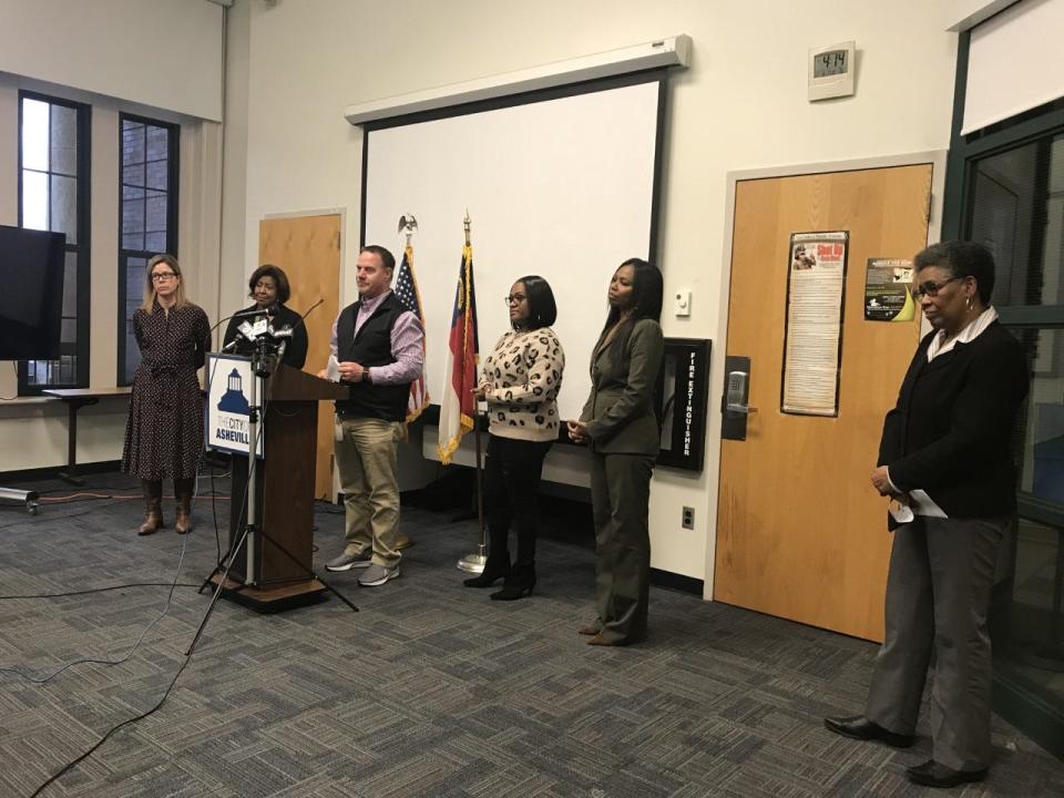(From left to right) Mayor Esther Manheimer, Vice Mayor Sandra Kilgore, Director of Water Resources David Melton, council members Sheneika Smith and Antanette Mosley and City Manager Debra Campbell address reporters at a Jan. 3, 2023 press conference.