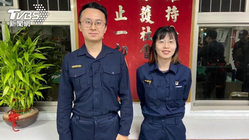 同德派出所員警沈宏修（左）、陳怡涓（右）協助尋回男童。（圖／TVBS）