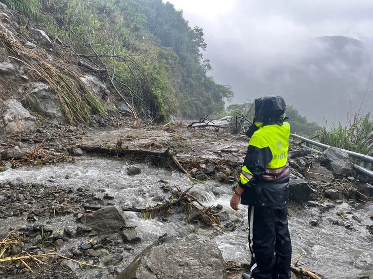 嘉義山區暴雨肆虐，傳出土石崩落。資料畫面