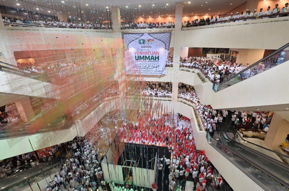 PAS and Umno supporters attend the Himpunan Penyatuan Ummah at Putra World Trade Centre in Kuala Lumpur September 14, 2019. — Picture by Miera Zulyana