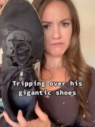 丹尼的鞋子對貝瑟妮來說「像船一樣」。（圖／翻攝自TikTok@bethanyanddanny）