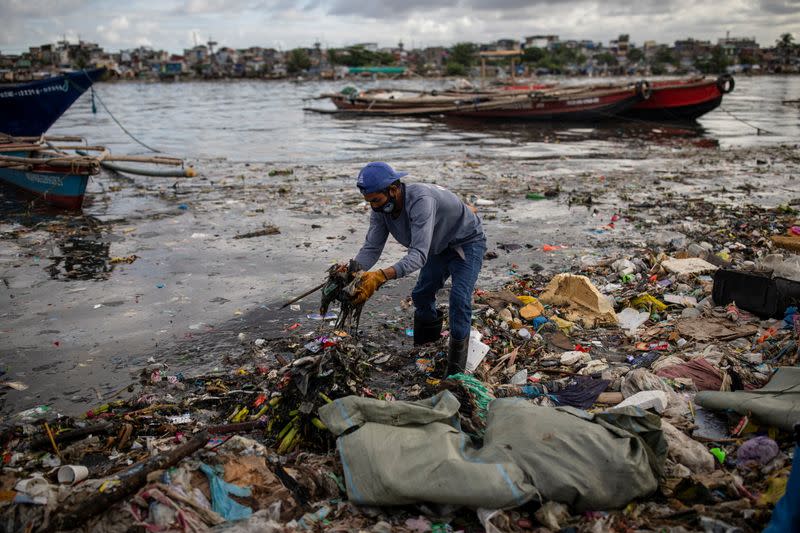 Philippines 'river warriors' fight tide of trash hoping for cleaner future