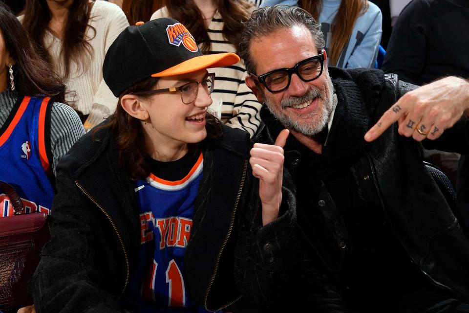 <p>Brian Babineau/NBAE via Getty</p> Gus and Jeffrey Dean Morgan having fun at the New York Knicks game