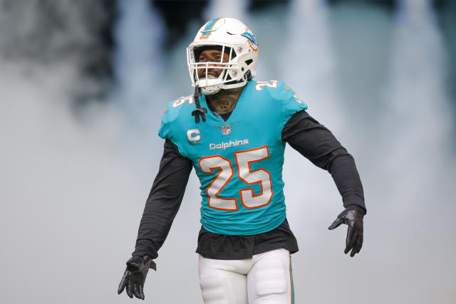#25 XAVIEN HOWARD MIAMI DOLPHINS TEAM ISSUED WHITE SAMPLE JERSEY SIZE 42