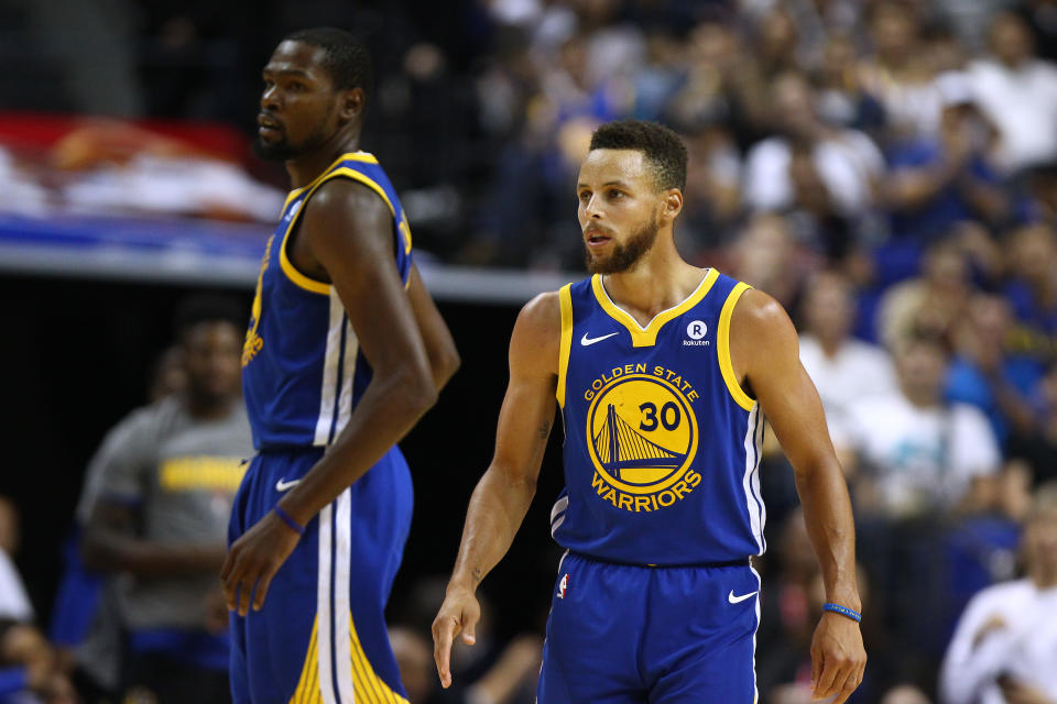 Stephen Curry與Kevin Durant。（Photo by Zhong Zhi/Getty Images）
