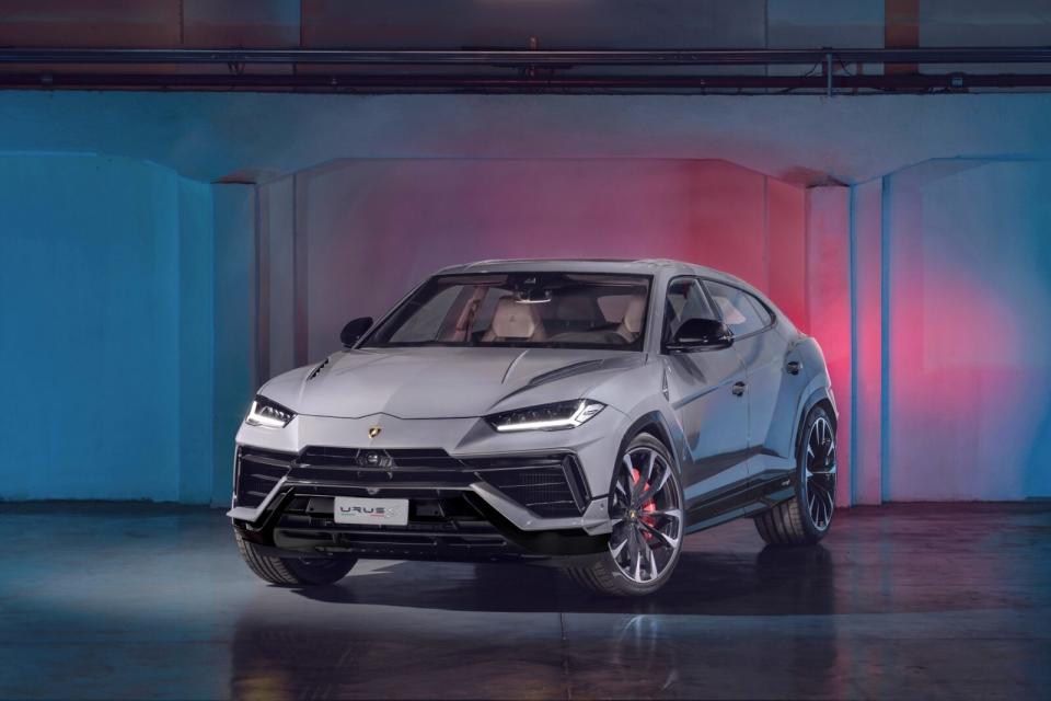 Lamborghini推出取代現行Urus的小改車型Urus S，動力與Urus Performante相同。