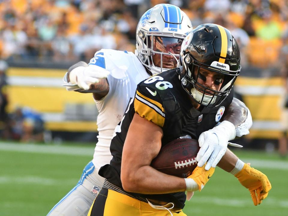 Pat Freiermuth makes a play against the Detroit Lions.