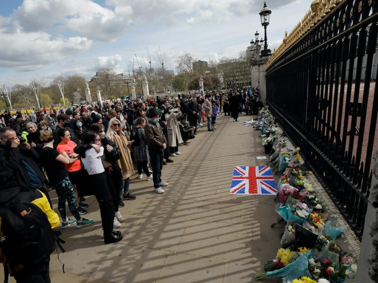 buckingham palace prince philip dead