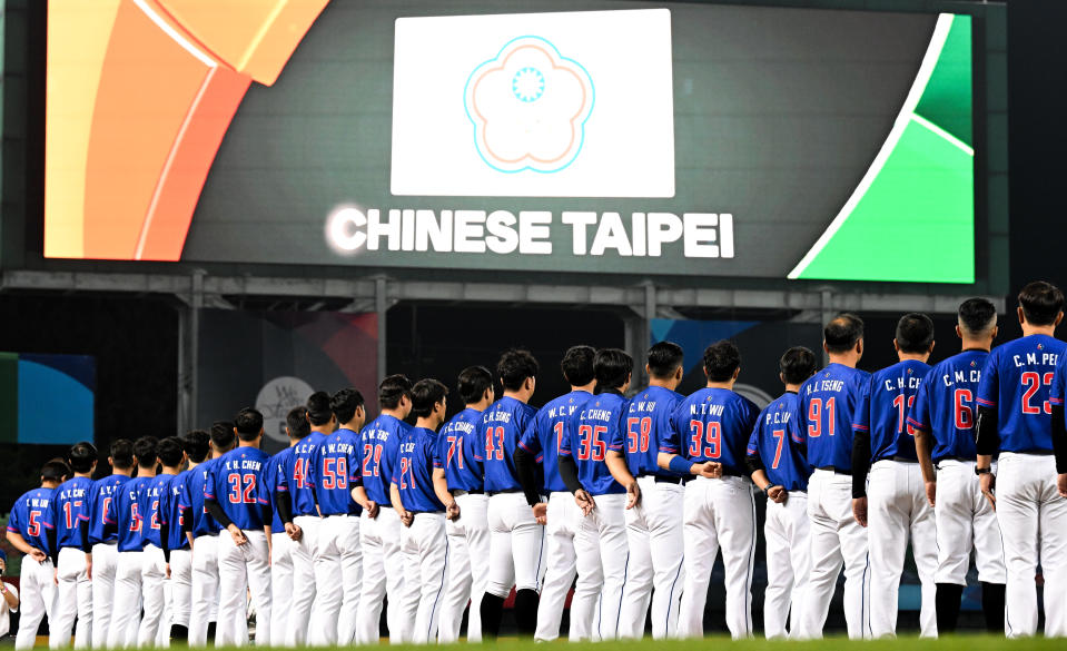 經典賽全名「世界棒球經典賽」，台中睽違十年取得預賽主辦權，圖為中華隊3月6日參與官辦熱身賽的畫面。圖片來源：Getty Images