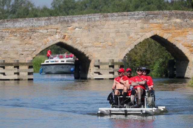 Team on pedalo