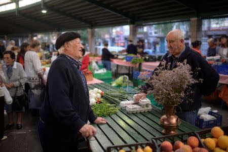 Men talk at the Monday market in the Basque town of Guernica, northern Spain, September 19, 2016. Picture taken September 19, 2016. REUTERS/Vincent West