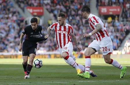 Britain Football Soccer - Stoke City v Liverpool - Premier League - bet365 Stadium - 8/4/17 Liverpool's Philippe Coutinho in action with Stoke City's Marko Arnautovic and Geoff Cameron Reuters / Darren Staples Livepic