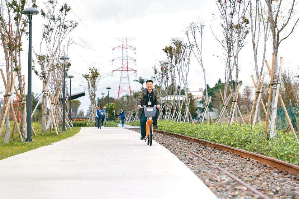 各縣市大量增設公共自行車站，但欠缺配套，自行車死傷事故增加。記者朱冠諭／攝影