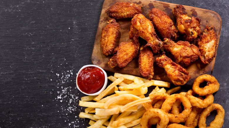 Fried and battered wing platter