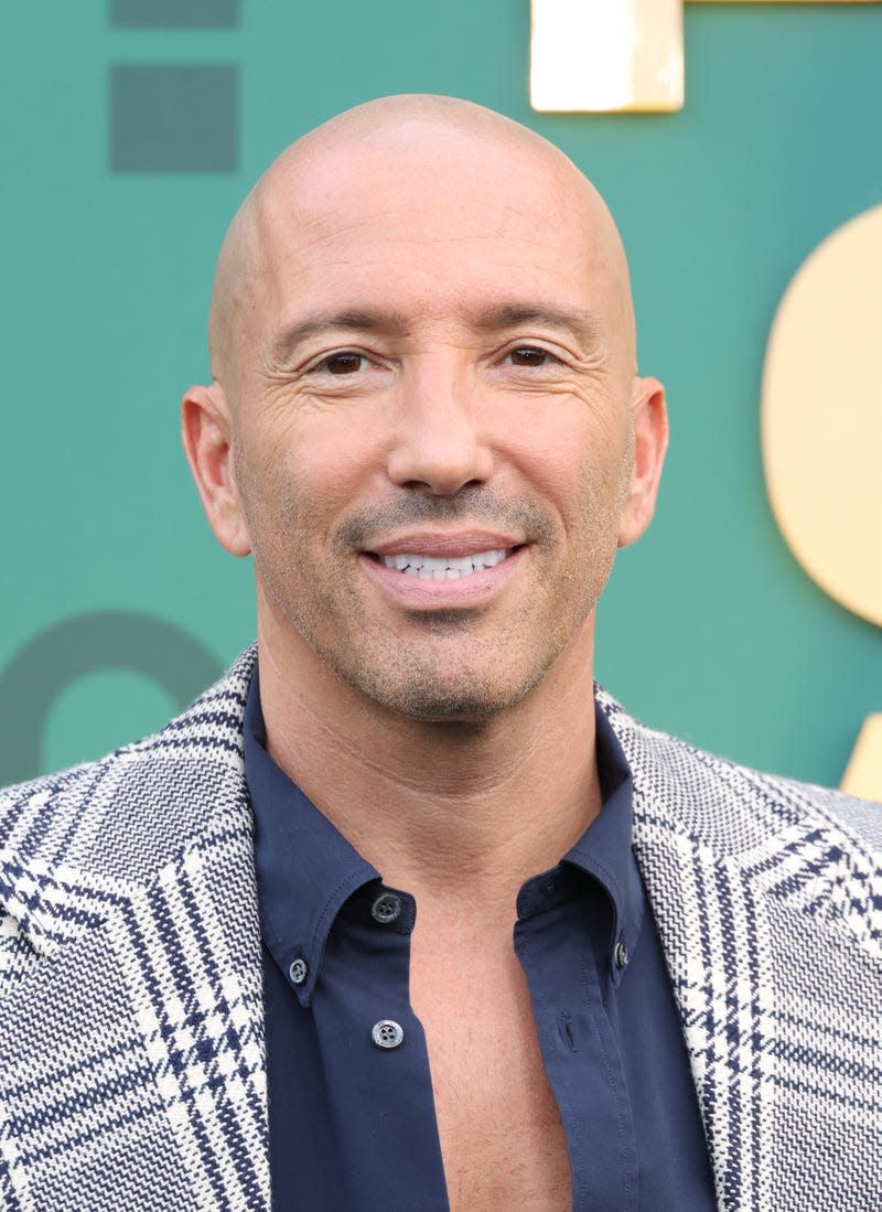 SANTA MONICA, CALIFORNIA - FEBRUARY 18: Jason Oppenheim attends the 2024 People’s Choice Awards at Barker Hangar on February 18, 2024 in Santa Monica, California. - Photo: Monica Schipper (Getty Images)