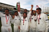 LONDON - AUGUST 13: (L-R) Anil Kumble, Rahul Dravid, Sachin Tendulkar, Zaheer Khan, Shanthakumaran Sreesanth and VVS Laxman of India celebrate their series win against England during day five of the Third Test match between England and India at the Oval on August 13, 2007 in London, England. (Photo by Hamish Blair/Getty Images)