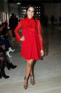 <p>Alors que la Fashion Week de Paris touche à sa fin, Anouchka Delon, quant à elle, avait opté pour le défilé Giambattista Valli, dans une magnifique robe rouge. Crédit photo : Getty Images </p>