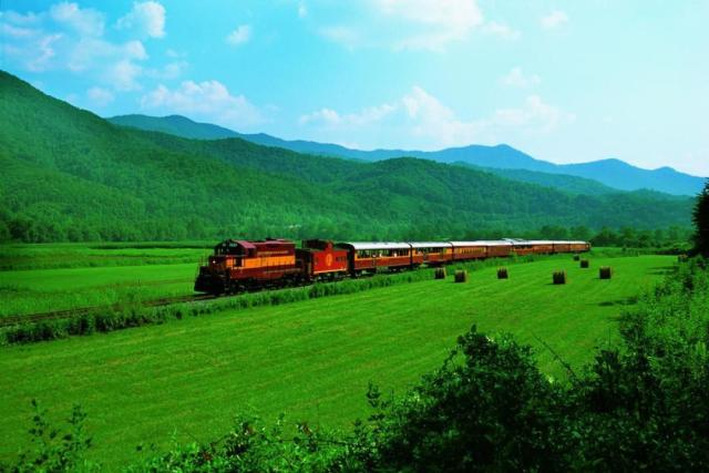 5 Beautiful Train Rides in North Carolina