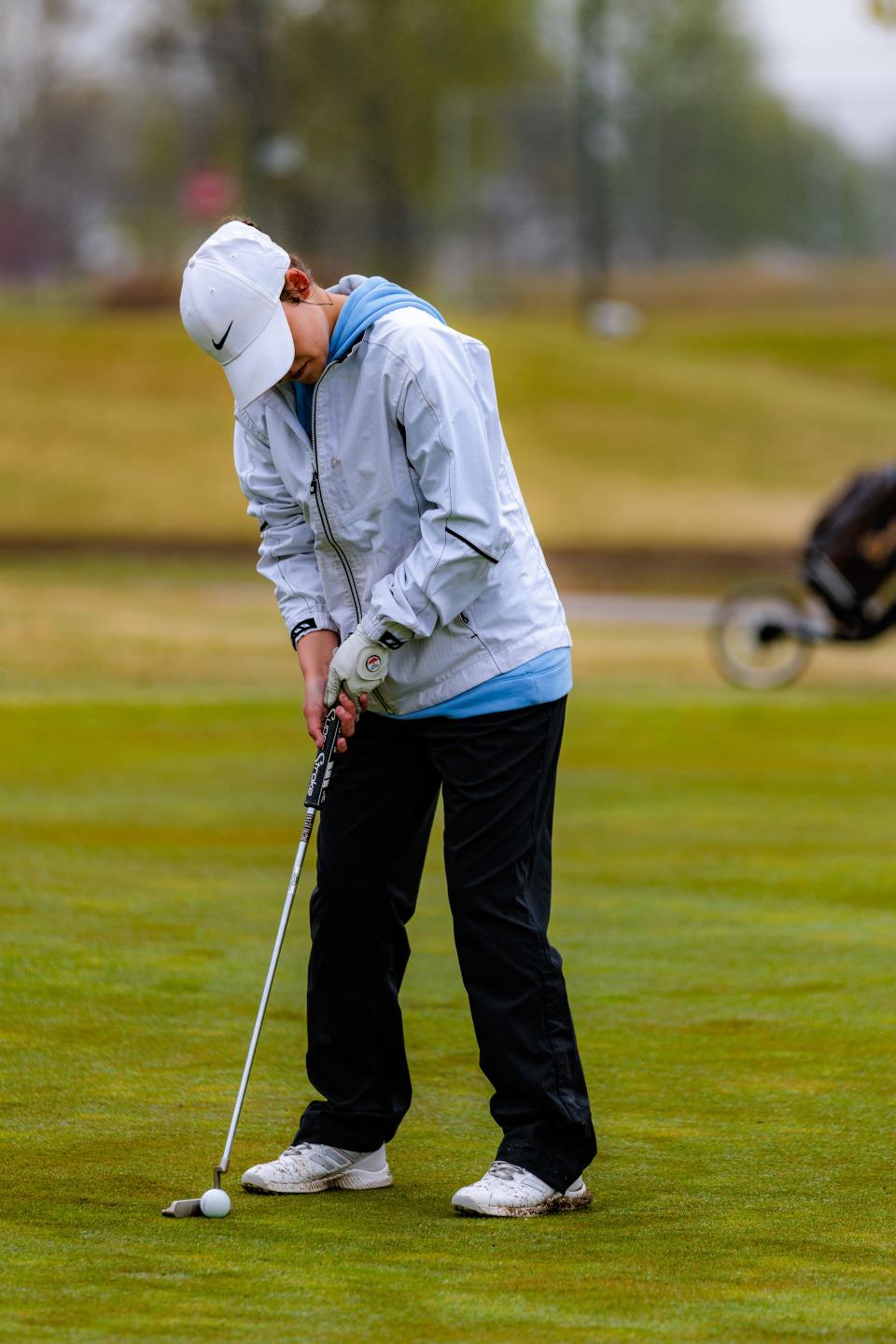 Bartlesville's Grace Lumpkin putts it in for a birdie on the 9th hole at Adams Golf Course during an April 20, 2022 competition.