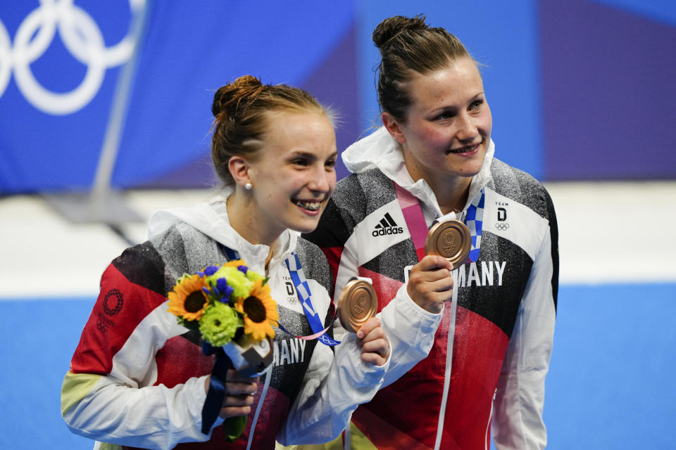 Tina Punzel und Lena Hentschel haben die ersten Medaille für das deutsche Olympia-Team gewonnen. (Bild: Getty Images)