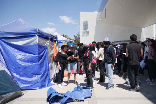 Estudiantes de la UAEH en paro