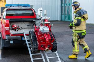 Loading Fumo on a pickup truck. The picture shows how compact Fumo is and also easy to handle. Competing solutions are normally much larger and requires special solutions for the transportation.