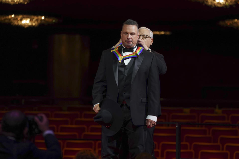 THE 43rd ANNUAL KENNEDY CENTER HONORS (Gail Schulman / CBS)