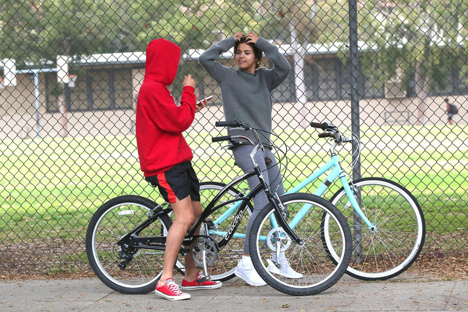 <p>The former couple appeared to take breaks from riding around so they could stop and chat. Bieber and Gomez certainly have a lot to catch up on, as they didn’t talk for about a year. Bieber reached out to his former flame after she revealed last month that she had a <a rel="nofollow" href="https://www.yahoo.com/entertainment/selena-gomez-reveals-kidney-transplant-summer-113023935.html" data-ylk="slk:kidney transplant over the summer;elm:context_link;itc:0;sec:content-canvas;outcm:mb_qualified_link;_E:mb_qualified_link;ct:story;" class="link  yahoo-link">kidney transplant over the summer</a>. (Photo: instarimages.com) </p>