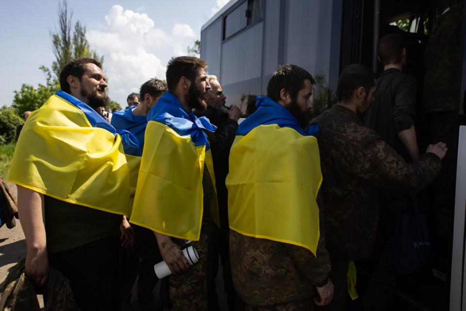 Ukrainian military members get on the bus after returning from captivity in Donetsk Oblast, Ukraine, on May 25, 2023. (Yevhenii Zavhorodnii/Global Images Ukraine via Getty Images)