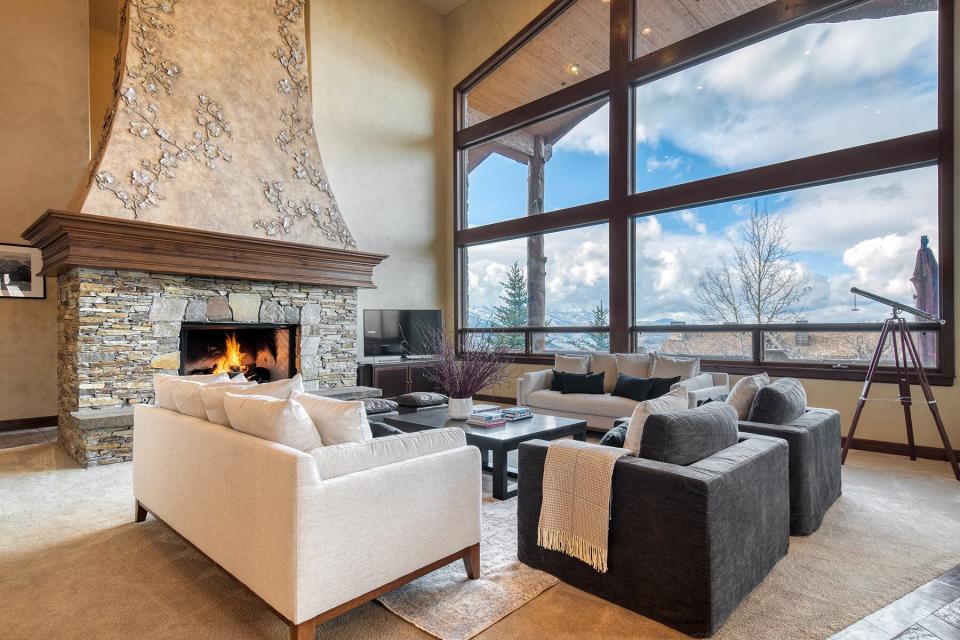 Interior of a living room at AvantStay in Great Smoky Mountains National Park