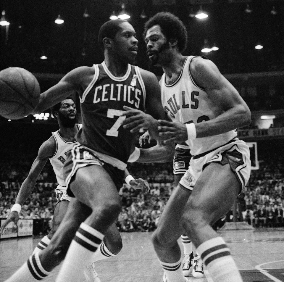 Nate Archibald (7) of the Boston Celtics moves past Artis Gilmore (53) of the <a class="link " href="https://sports.yahoo.com/nba/teams/chicago/" data-i13n="sec:content-canvas;subsec:anchor_text;elm:context_link" data-ylk="slk:Chicago Bulls;sec:content-canvas;subsec:anchor_text;elm:context_link;itc:0">Chicago Bulls</a> in NBA playoff action in Chicago, Ill., April 12, 1981. The Bulls’ Bobby Wilkerson (330 is in the background. (AP Photo/Fred Jewell)