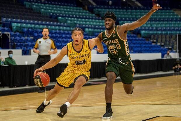 The Hamilton Honey Badgers defeated the Saskatchewan Rattlers 73-71 in Elam on Monday. (CEBL - image credit)